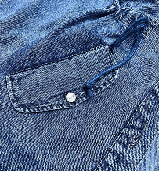 Narzutka jeansowa z kapturem niebieska (pop5953-k)