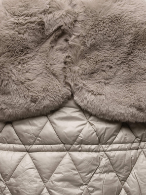 Beżowa unikatowa damska kurtka zimowa z mega kołnierzem