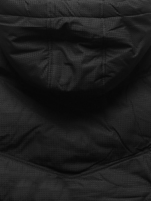 Czarna krótka pikowana zimowa kurtka z kołnierzem na futerku zapinana na suwak