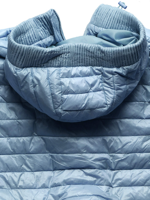 Niebieska trapezowa pikowana unikalna kurtka z dzianinowymi rękawami