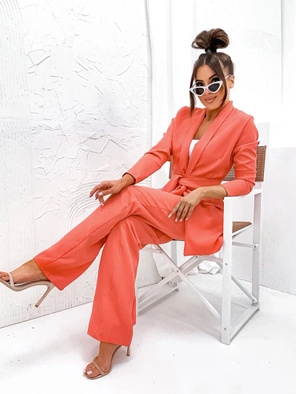 Koralowy elegancki komplet oversizowa marynarka i luźne spodnie 