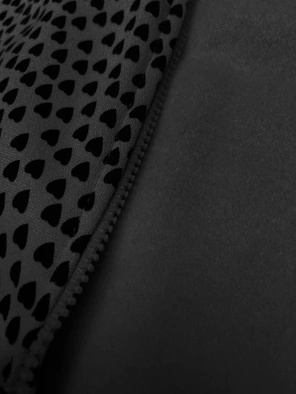 Grafitowa zapinana na suwak damska bluza z kapturem w serduszka