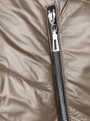 Bordowa przejściowa pikowana w karo kurtka damska z motywem kwiatowym plus size