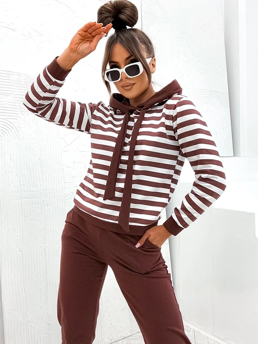 Czekoladowy kapitalny dres damski w pasy