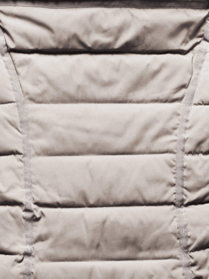 Beżowa zimowa bardzo ciepła kurtka płaszczyk dłuższy tył