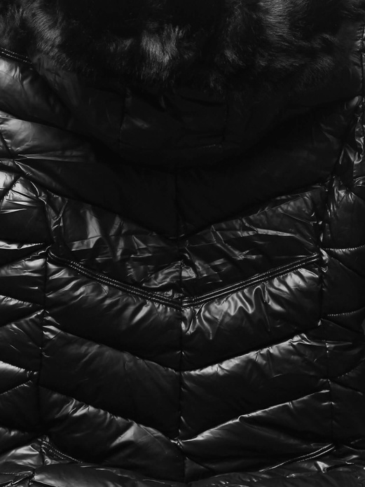 Czarna pikowana długa zimowa kurtka z kapturem