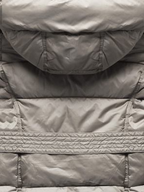 Beżowa zimowa damska kurtka pikowana z paskiem