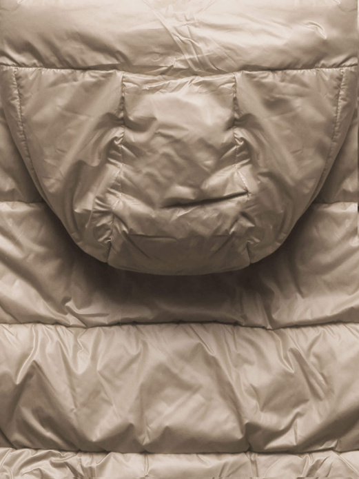 Kakaowa zimowa pikowana kurtka z kapturem i kołnierzem