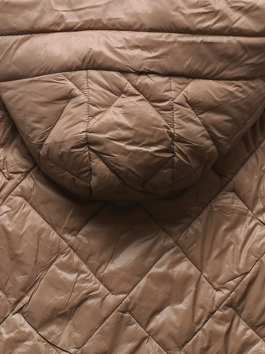 Brązowa trapezowa pikowana przejściowa kurtka z dzianinowymi rękawami