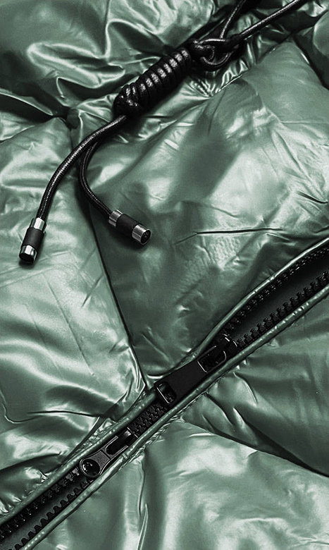 Zielony stylowy błyszczący pikowany bezrękawnik damski z kapturem