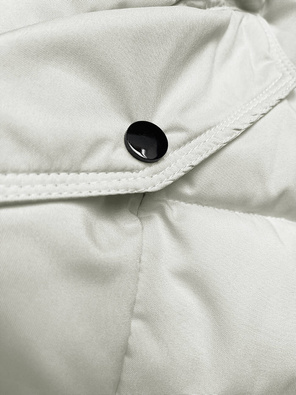 Ecru puchowa pikowana kurtka z kapturem i paskiem