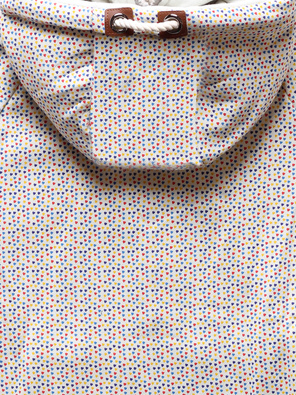 Biała genialna bluza damska z kapturem w malutkie serduszka