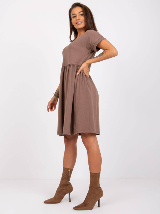 Brązowa plisowana, przewiewna, wygodna, twarzowa sukienka basic