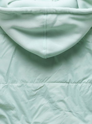 Miętowa pikowana przejściowa kurtka z dresowym kapturem