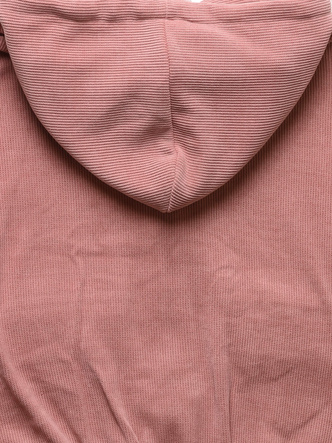 Różowy prążkowany dres komplet z kapturem