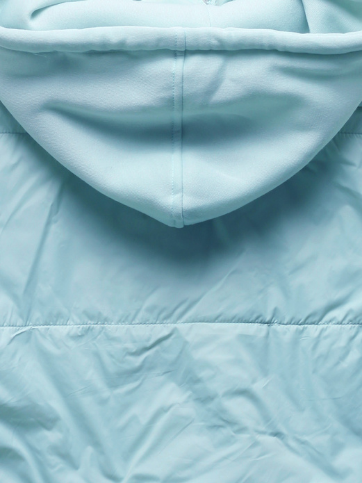 Niebieska pikowana przejściowa kurtka z dresowym kapturem