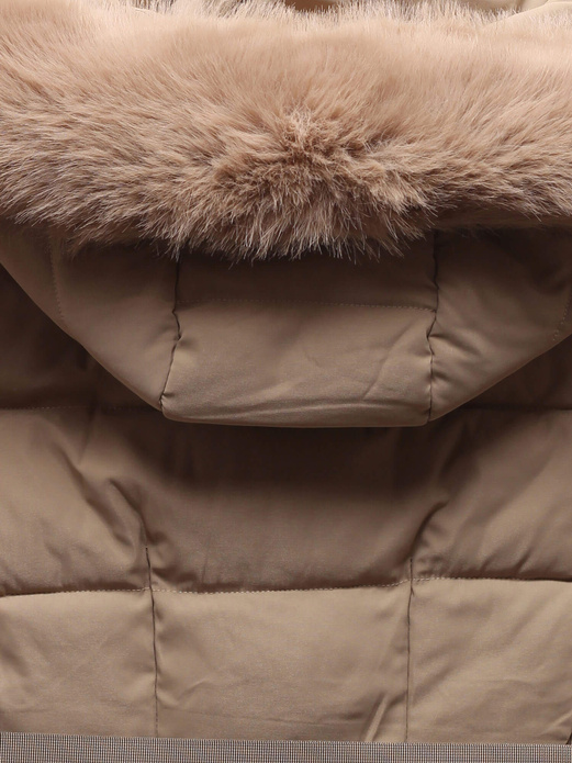 Beżowy długi damski płaszcz z kapturem wiązany paskiem