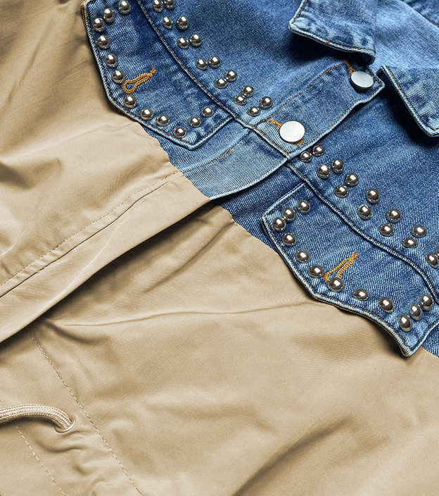 DAMSKA KURTKA JEANS DENIM Z ŁĄCZONYCH MATERIAŁÓW NIEBIESKO-BEŻOWA (PFFS12233)