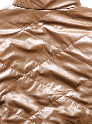 Beżowa krótka damska błyszcząca kurtka z modną stójką