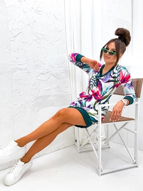 Kolorowa sukienka w serek z motywem tropikalnym 