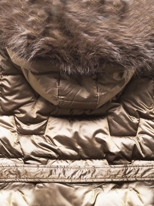 Beżowa długa damska pikowana kurtka płaszcz z paskiem