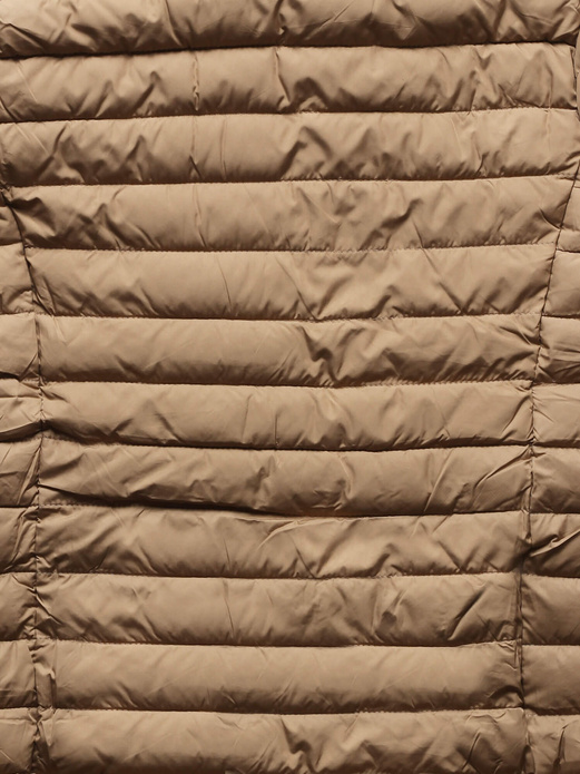 Karmelowa lekka przejściowa pikowana kurtka damska ze stójką