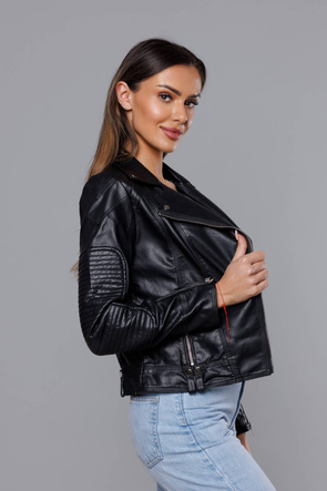Czarna kurtka ekoskóra ramoneska zapinana na skos z klapami i suwakami