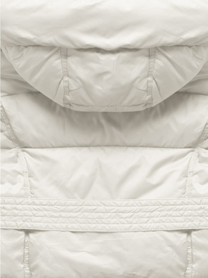 Ecru zimowa damska kurtka pikowana z paskiem 