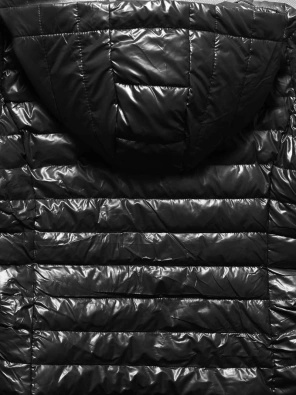 Czarna pikowana przejściowa kurtka z kapturem