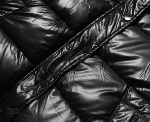 Czarna krótka damska pikowana kurtka zimowa