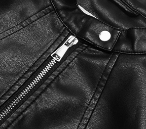 Czarna kurtka ekoskóra ramoneska ze stójką zapinana na suwak