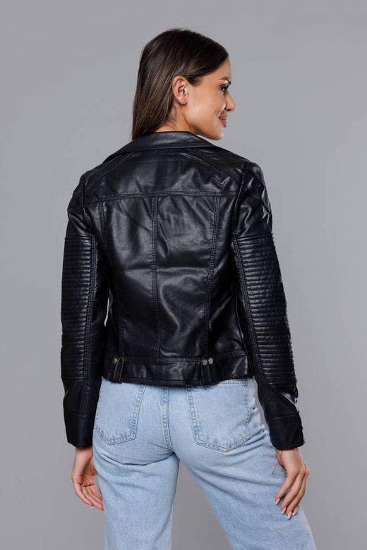 Czarna kurtka ekoskóra ramoneska zapinana na skos z klapami i suwakami