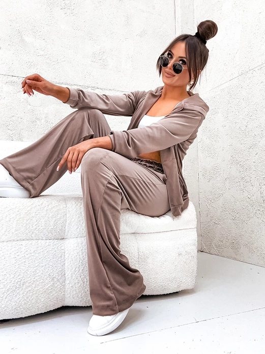 Cappuccino welurowy dres gładki komplet z szerokimi spodniami