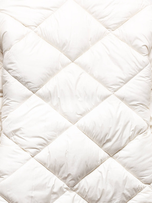 Biała zimowa kurtka pikowana płaszczyk z kapturem