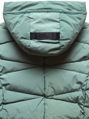 Szarozielona długa fikuśnie pikowana kurtka z kapturem na futerku