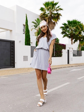 Szara fenomenalna sukienka z dekoltem w serek