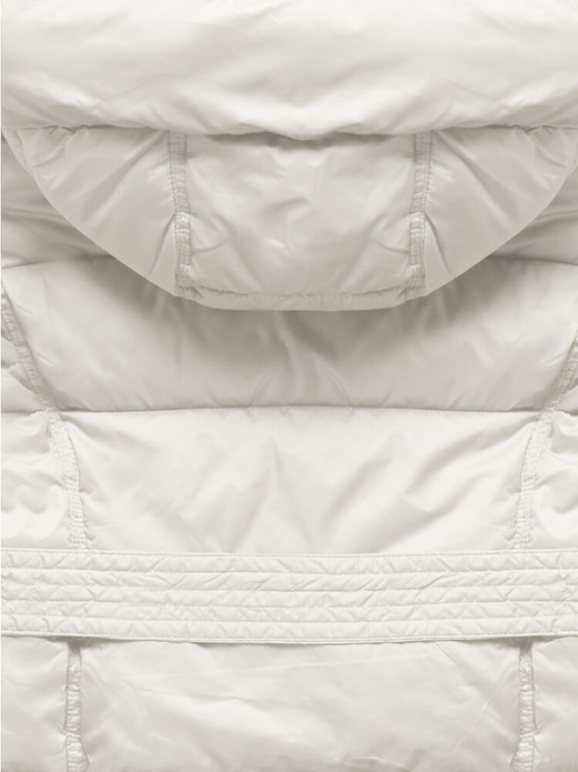 Ecru zimowa damska kurtka pikowana z paskiem