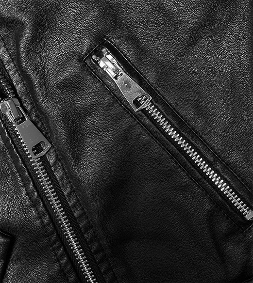 Czarna kurtka ramoneska