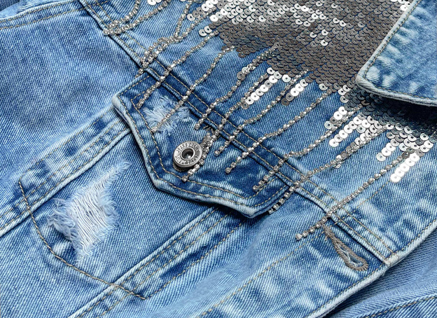 KURTKA JEANS Z CEKINAMI NIEBIESKA (POP7028-K)
