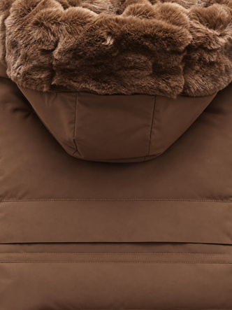 Damska kurtka parka zimowa z kapturem czekoladowa netmoda