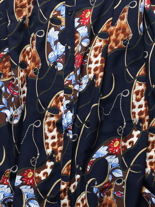 Granatowa wzorzysta sukienka z kołnierzykiem i paskiem z plisowanym dołem