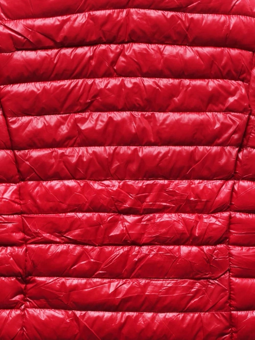 Czerwona pikowana kurtka ze stójką