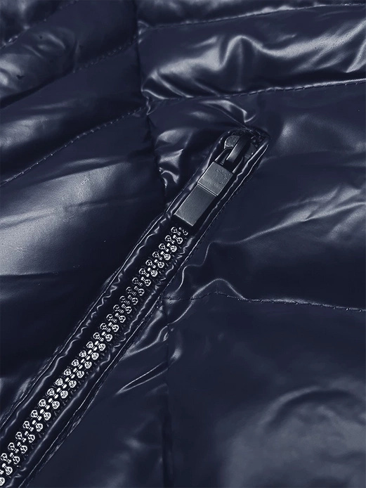 Śliwkowa zimowa kurtka pikowana z odpinanym kapturem z futerkiem