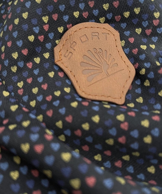 Granatowa genialna bluza damska z kapturem w malutkie serduszka