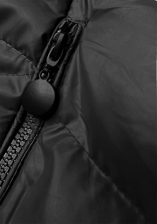 Czarna z bezowym futrem kurtka zimowa pikowana z kapturem