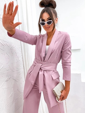 Pudrowy elegancki komplet oversizowa marynarka i luźne spodnie