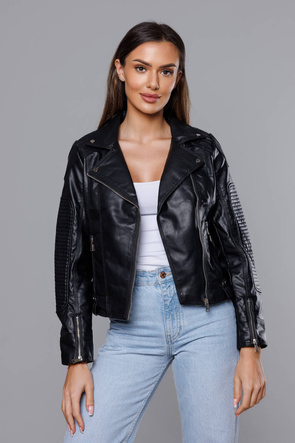 Czarna kurtka ekoskóra ramoneska zapinana na skos z klapami i suwakami