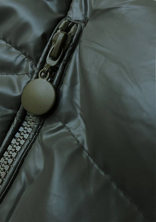 Ciemnozielona z bezowym futrem kurtka zimowa pikowana z kapturem