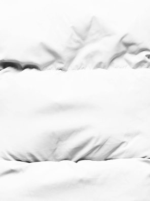 Biały puchowy ciepły bezrękawnik na suwak ze stójką kamizelka