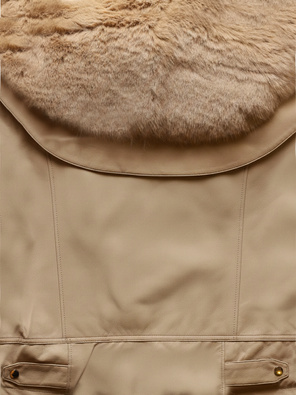 Karmelowa skórzana damska krótka kurtka na beżowym futerku 